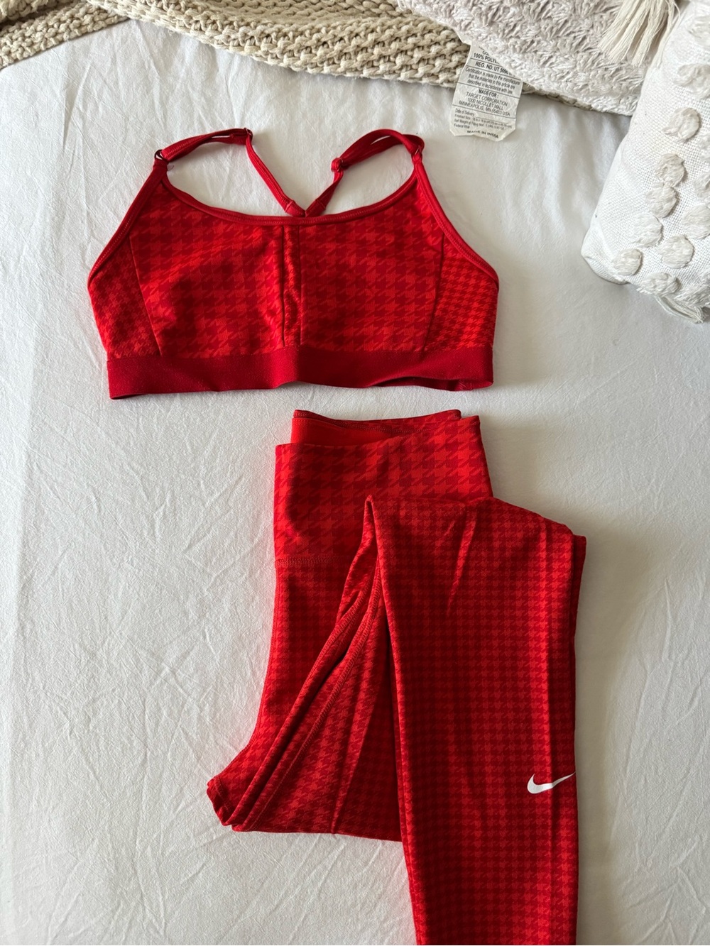 Nike Red Houndstooth Seamless Sports Bra and Leggings Set